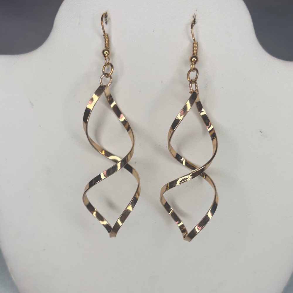 Elegant Gold Twisted Earrings